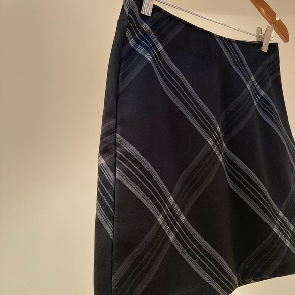 Athleta | Black Plaid Thermal Tech Skirt - Picture 4 of 7